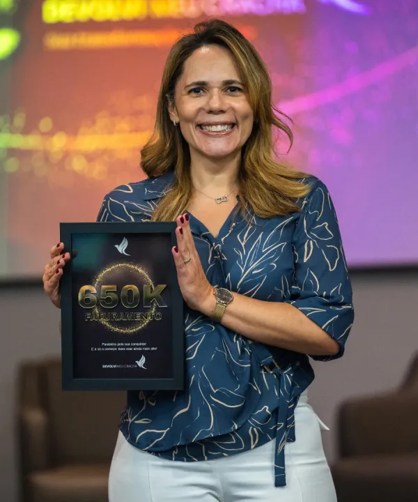 Mentorada do Devolvi Meu Crachá com placa de 650K de faturamento